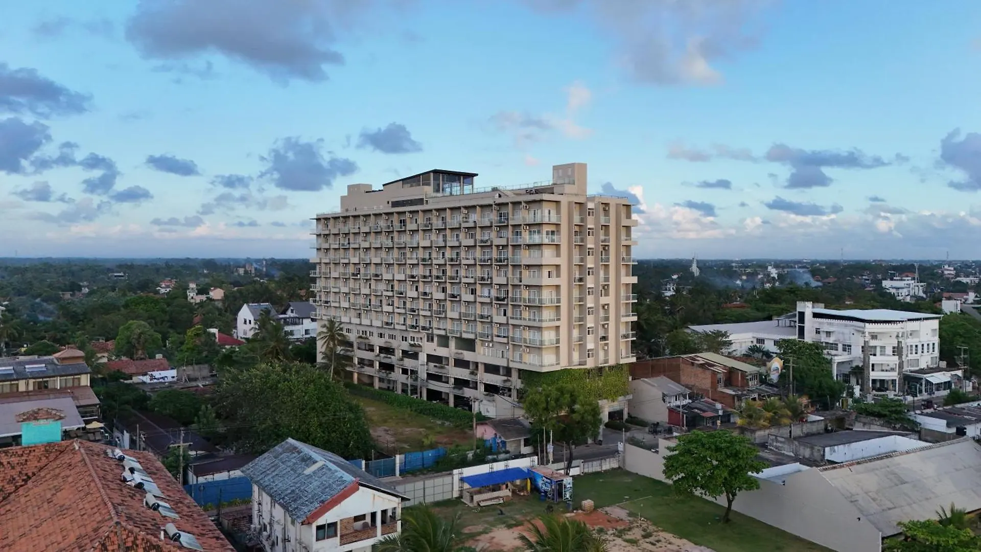 Ocean Breeze Sun Set View Apartment Negombo