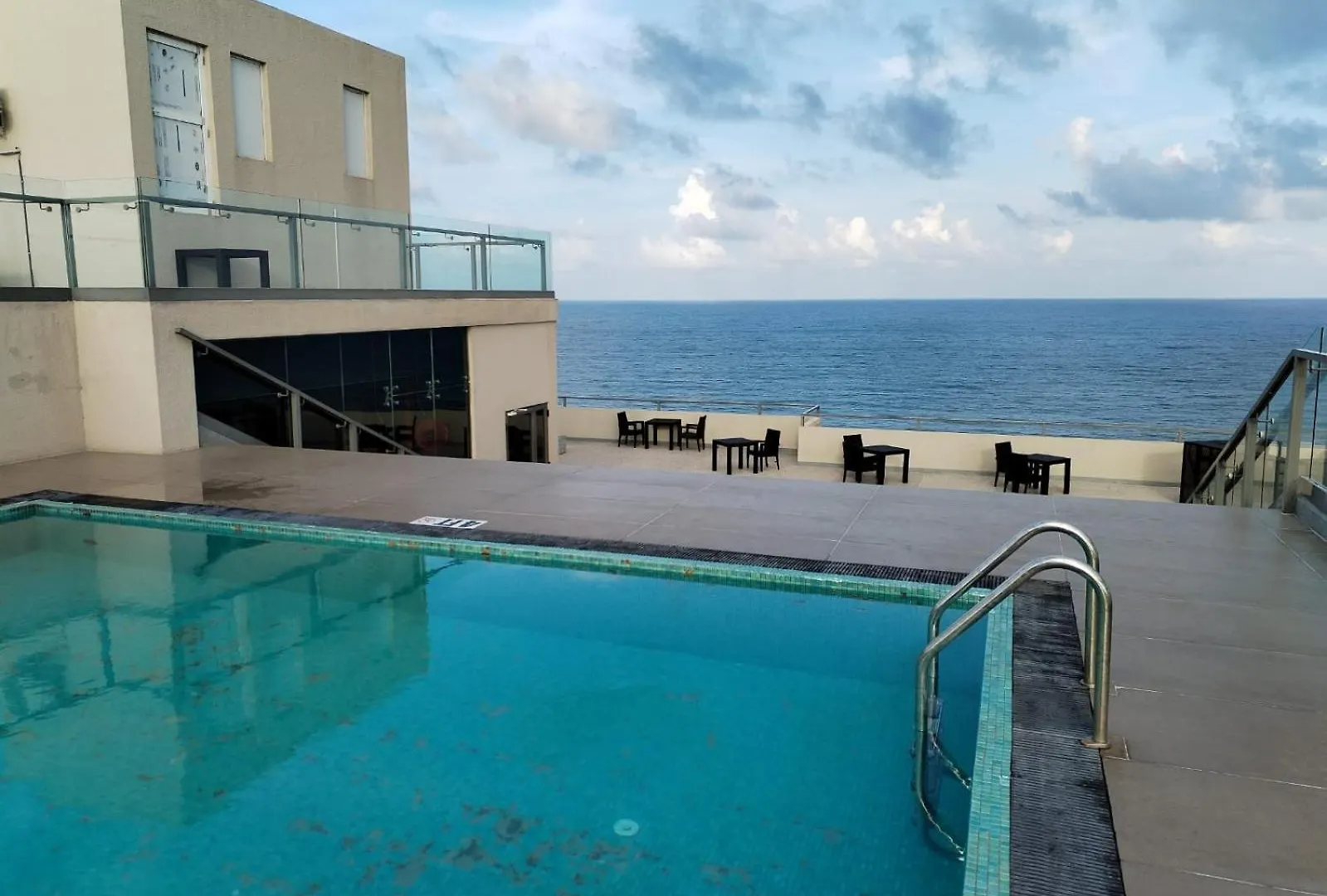 Ocean Breeze Sun Set View Apartment Negombo