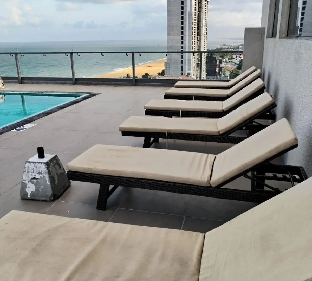 Ocean Breeze Sun Set View Apartment Negombo